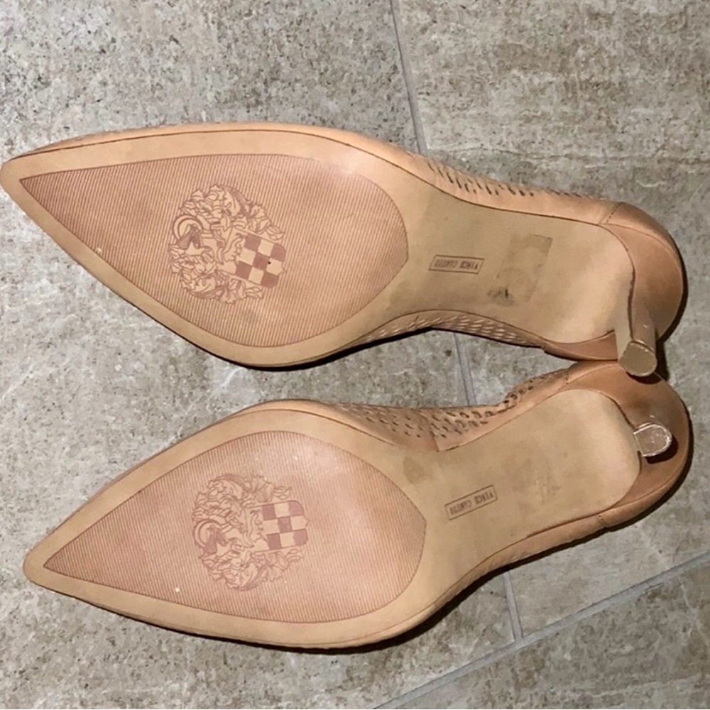 Vince Camuto Tan Leather Pointed Toe Intricate Cutout Heels Texture Size 7.5 - Picture 4 of 4